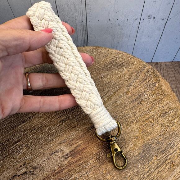 White Wristlet Purse Strap Macrame Bag Charm Keychain Accessory NEW - Picture 2 of 4